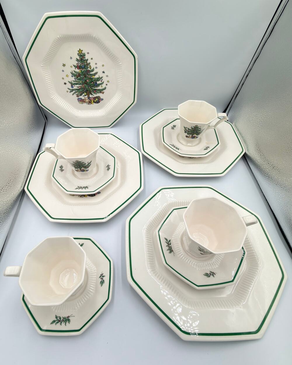 NIKKO Classic Collection Christmastime 12pc Dinnerware Christmas Tree Octagonal